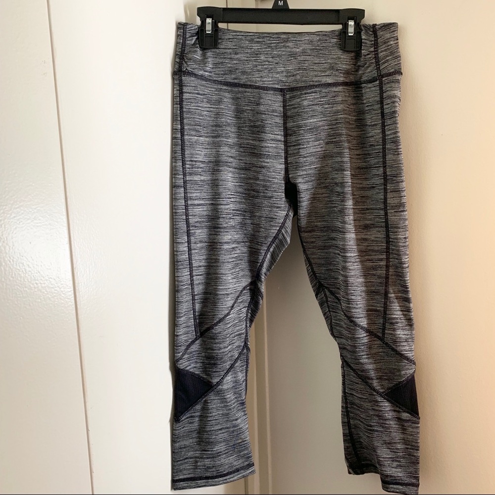 Crop leggings with mesh